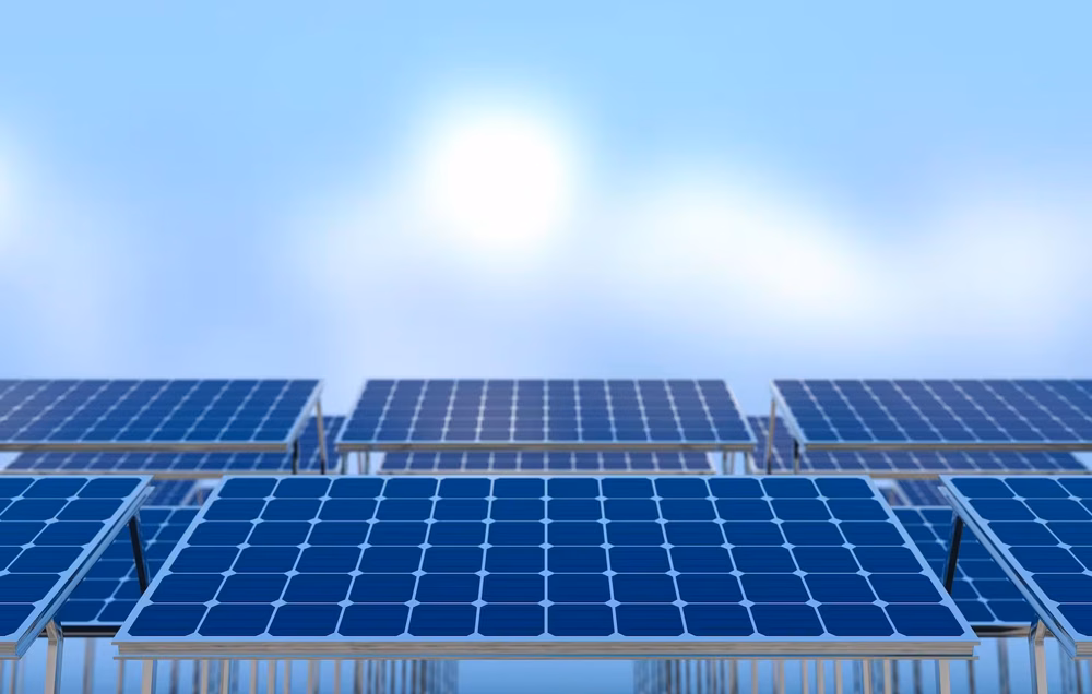 Casa residencial con paneles solares en el techo en Cuernavaca